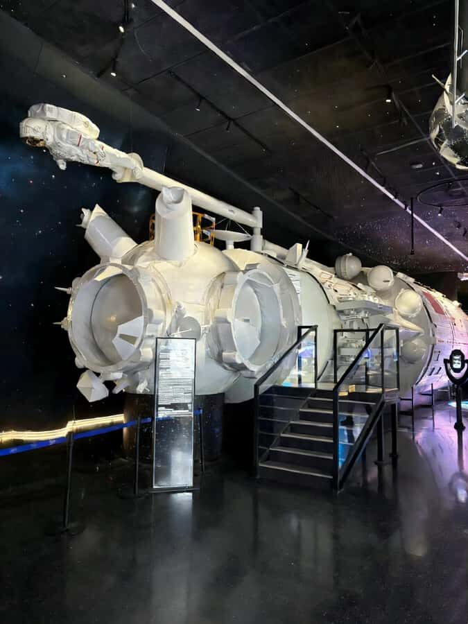 Shenzhen Science and Technology Museum ticketsNew building - The Architectural Marvel: Zaha Hadid’s "Starship Ark"