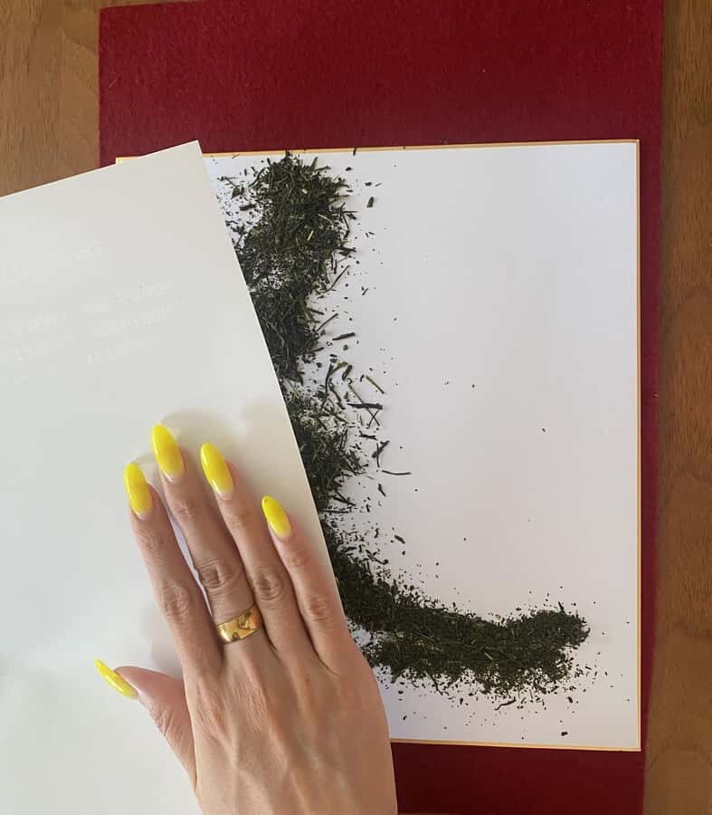 Shod Meets Tea: Japanese Calligraphy Ritual with Tea Leaves - A Deep Look into What to Expect