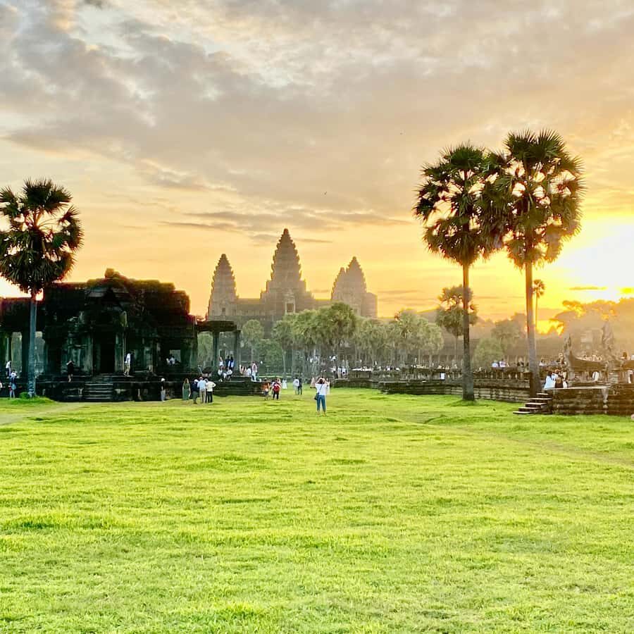 Siem Reap: Angkor Wat Sunrise/Set Tour with Japanese Guide - Why This Tour Offers Great Value  