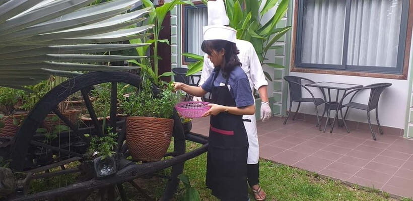 Siem Reap: Evening Market Tour and Cooking Class - Exploring the Night Market: A Feast for the Senses