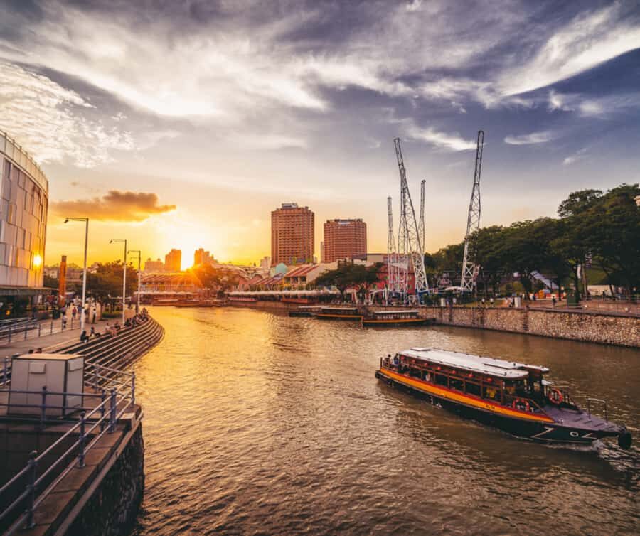 Singapore Marina Bay Night Walk with Spectra & Rhapsody Show - What Makes This Tour Stand Out?