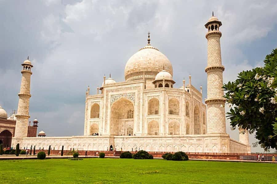Skip the line Taj Mahal tour with photographer & tickets - The itinerary: what to expect