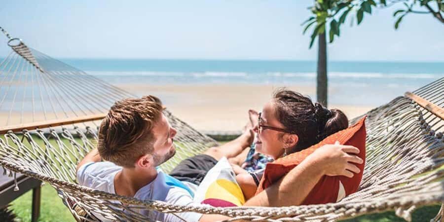 Sri Lanka: 7 Days Private Luxury Honeymoon Tour in Paradise - Day 1: Arrival and Negombo Relaxation