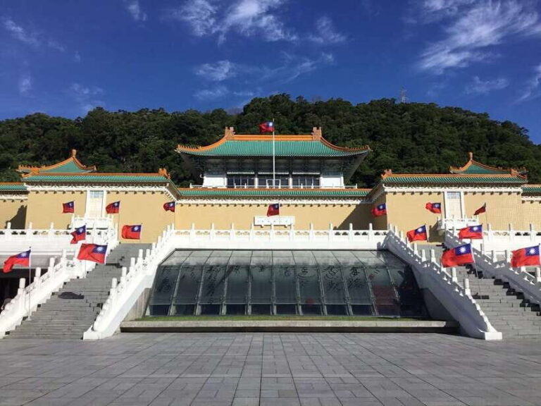 Taipei: Morning City Tour with National Palace Museum Entry - Who Should Take This Tour?