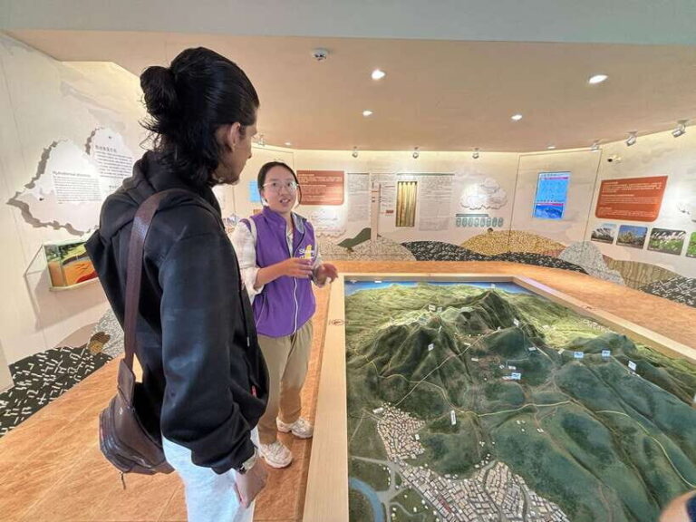 Taipei: Yanmingshan walking tour - Qingtiangang Grassland - What to Expect from the Tour