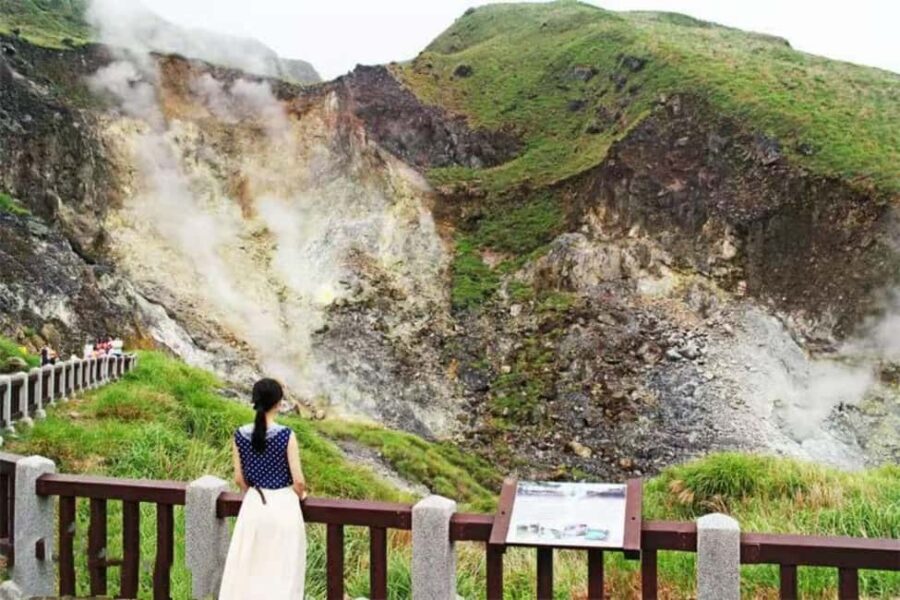 Taipei's Backyard - Yangmingshan National Park Day Tour - Detailed Breakdown of the Tour