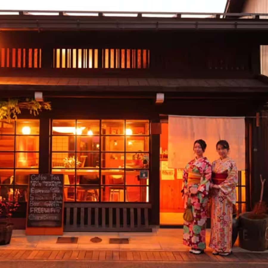 Takayama: Morning Walking Tour with Café Break - Why This Tour Works