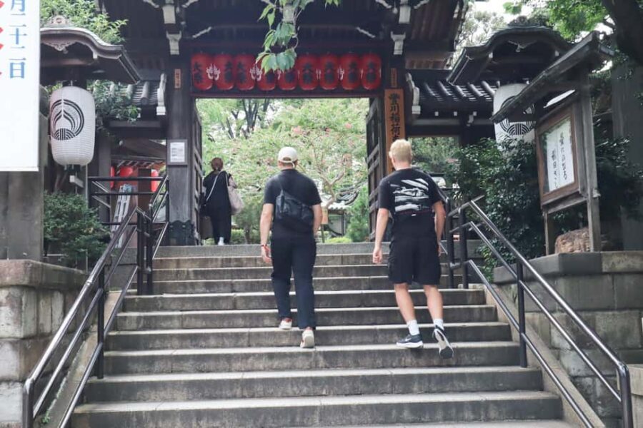 Tokyo: Akasaka Walking Tour with Temple Visit - Comparing Similar Experiences