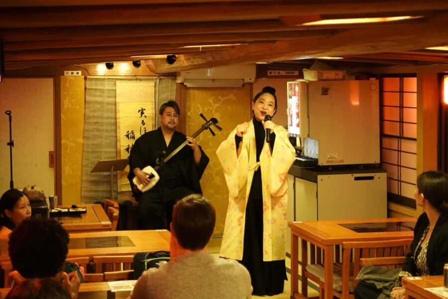 Tokyo Dinner Cruise & Tradition Show & Drinks & Tokyo Tower - The Live Shamisen Performance and Cultural Touches