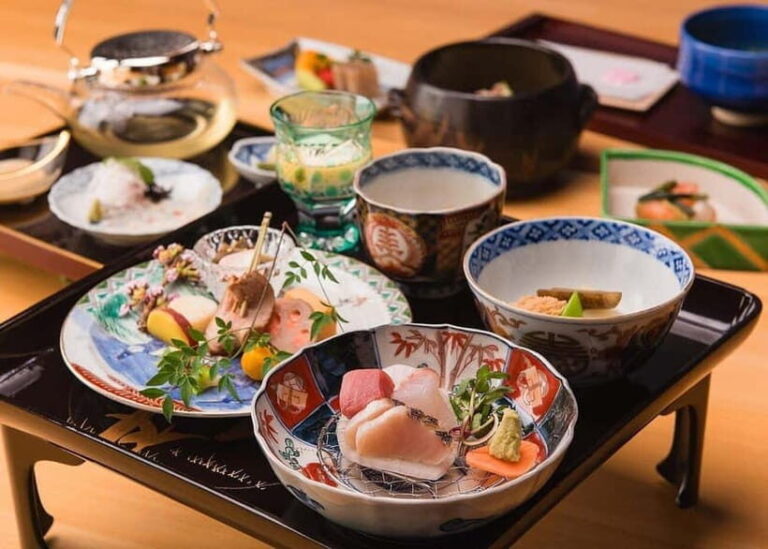 Tokyo: Private Tour and Traditional Performance with Dinner - Deep Dive into the Itinerary