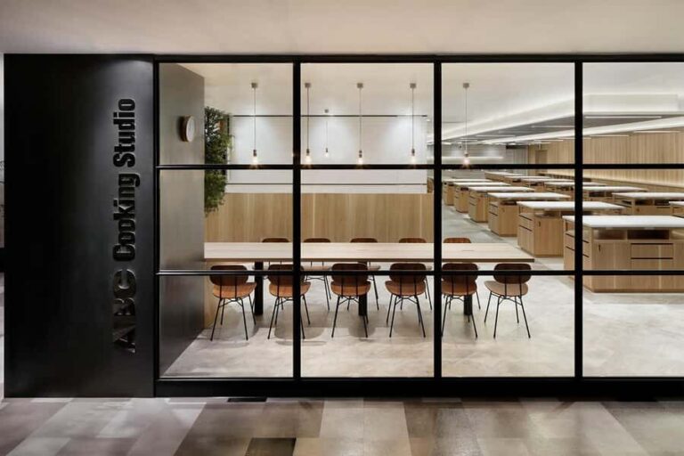 Tokyo: Tsukiji Market Walking Tour & Sushi Cooking Class - An In-Depth Look at the Tour