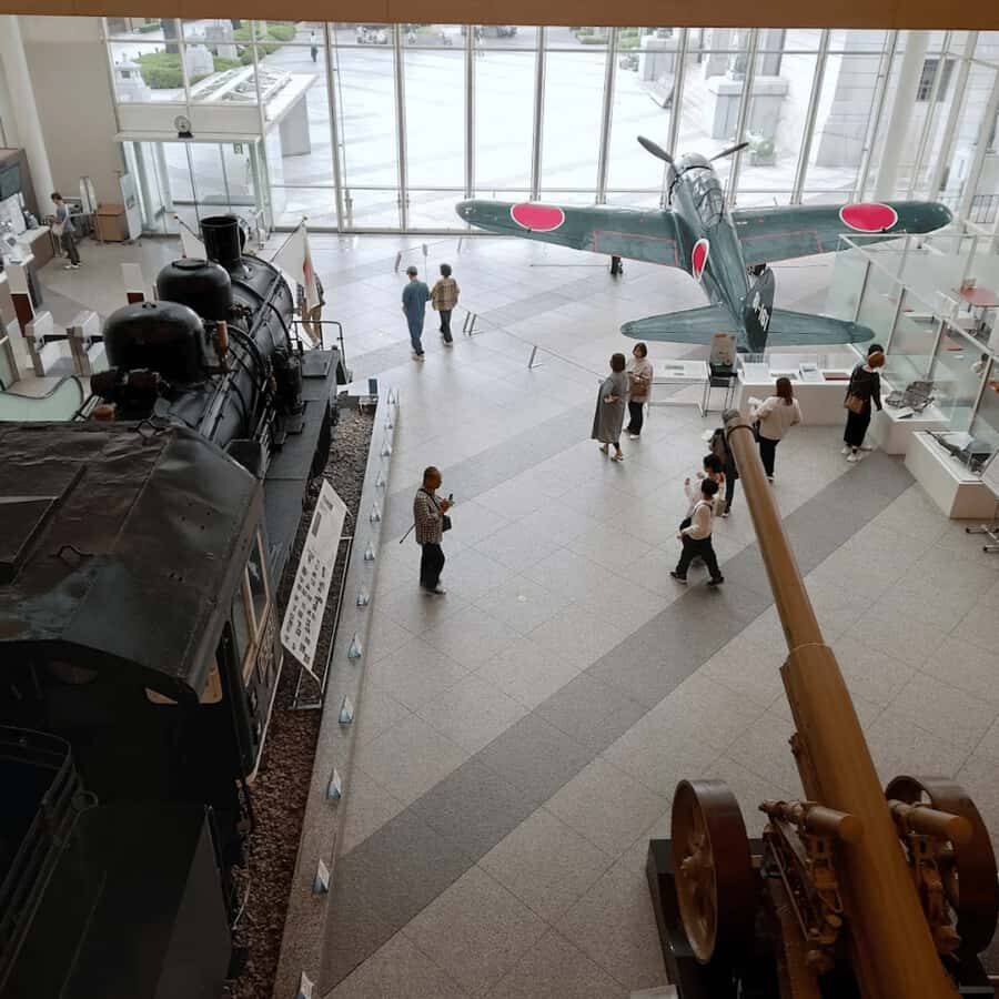 Tokyo WWII: Kamikaze Secrets, Samurai Spirit & Zero Fighter - The Imperial Palace and Its Historic Significance