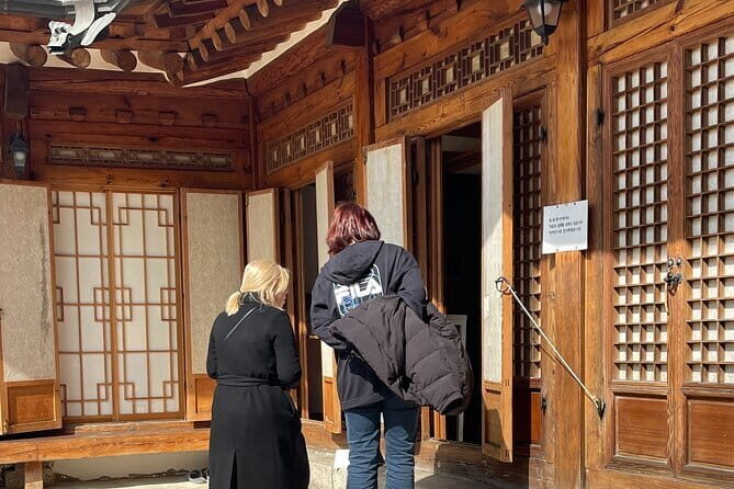 Tour Seouls oldest district with a storyteller from Bukchon - What’s Included and What’s Not