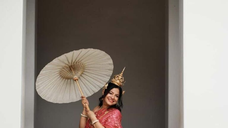 Traditional Thai Makeover, hairdo & Photoshoot at Wat Arun - Who Should Consider This Experience?