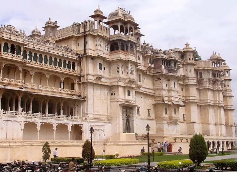 Udaipur: Private Full-Day Sightseeing Tour with a Tour Guide - Exploring the Itinerary in Detail