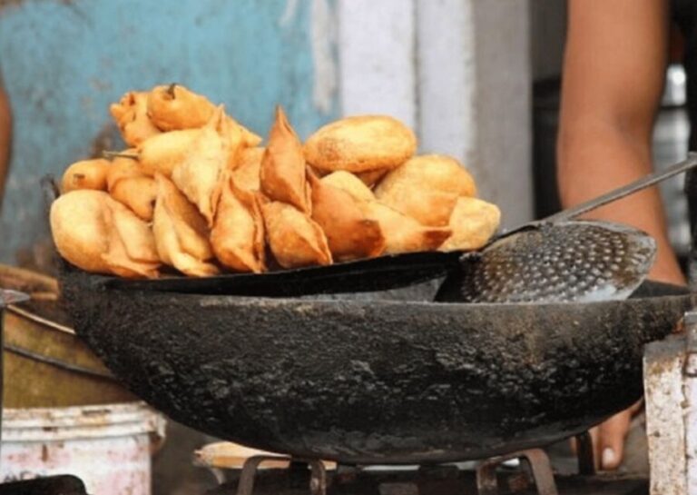 Udaipur: Street Food Crawl (2 Hours Local Food Tasting Tour) - What Travelers Are Saying