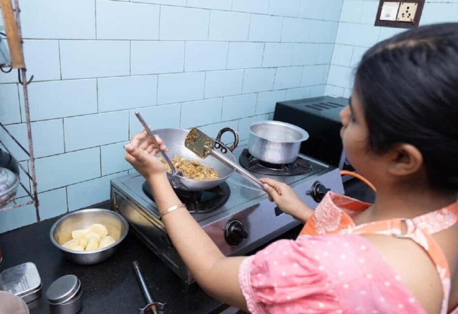 Varanasi: Traditional Indian Cooking Class with Dinner - What the Experience Looks Like