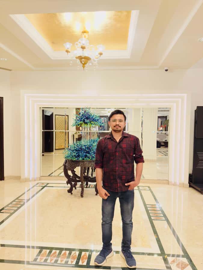 Walking through narrow street and exploring Ghats - Why This Tour Works for You