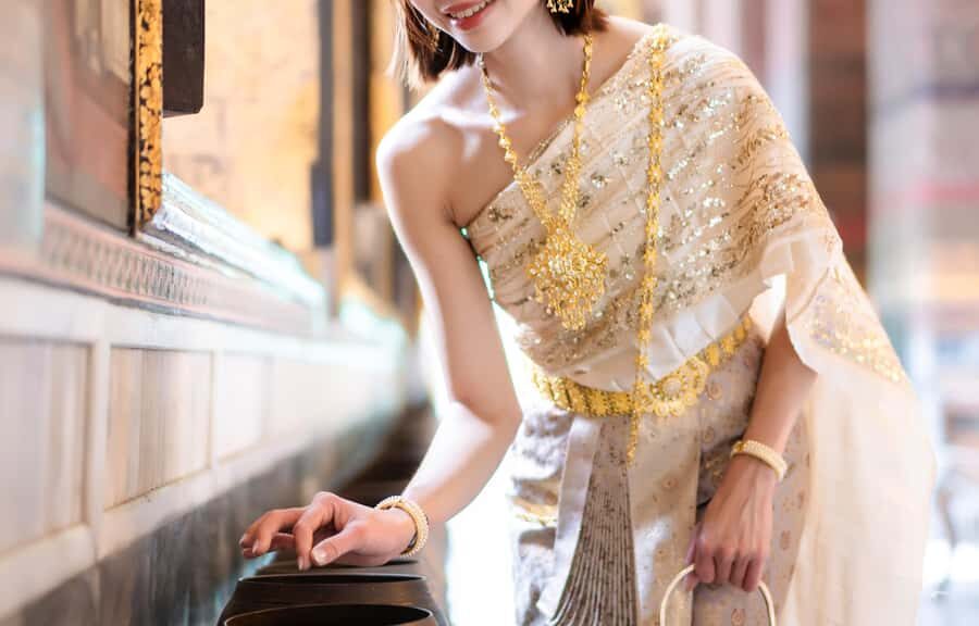 Wat Pho: Traditional Thai Costume Photoshoot - Practical Details and Considerations