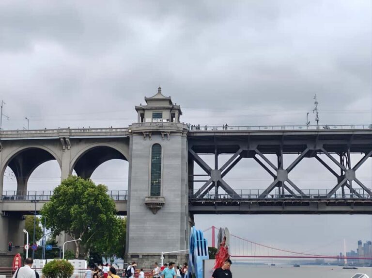 Wuhan:Hubei Museum, Yellow Crane Tower,Sky Rail + Shopping - Local Flavors and Market Atmospheres