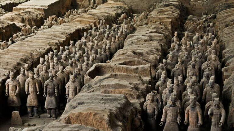 Xian: Terracotta Army Ticket Guided & Transfer Tour Option - The Guide’s Role and the Experience on the Ground