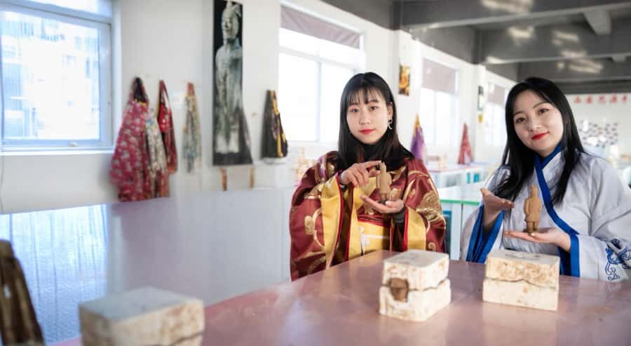 Xi'an: Terracotta Warriors, Lishan Garden & Lunch Tour - Crafting Your Own Terracotta Warrior