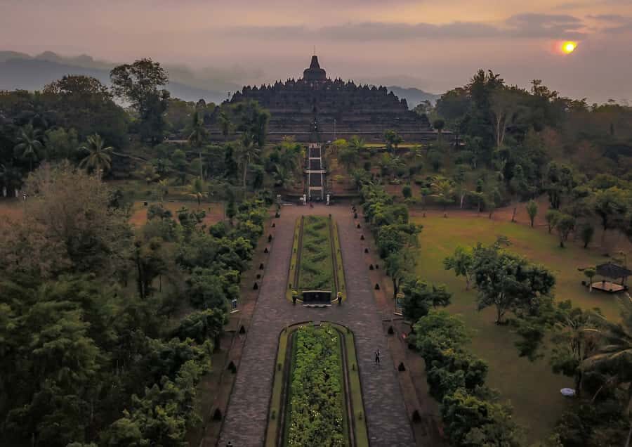 Yogyakarta: Borobudur & Prambanan Temple Cheapest Tour - Transition to Prambanan: A Hindu Marvel