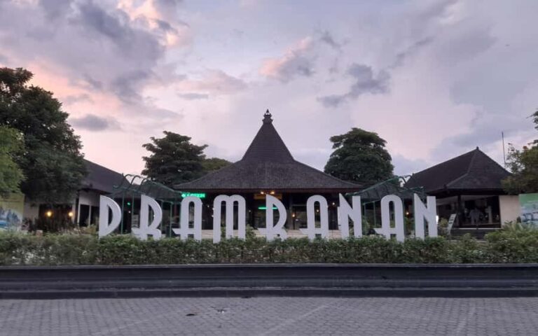 Yogyakarta: Borobudur Temple Guided Tour - Practical Details and Tips