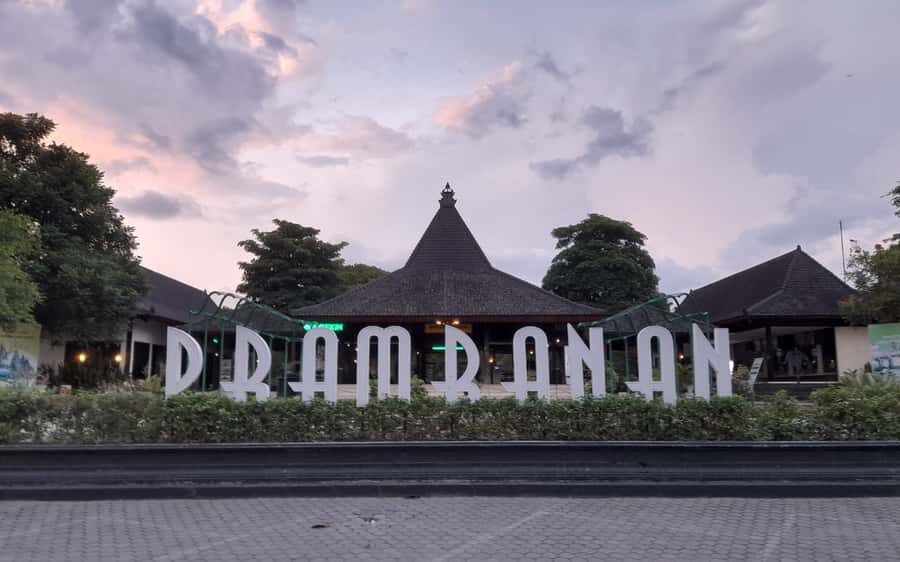 Yogyakarta: Borobudur Temple Guided Tour - Practical Details and Tips