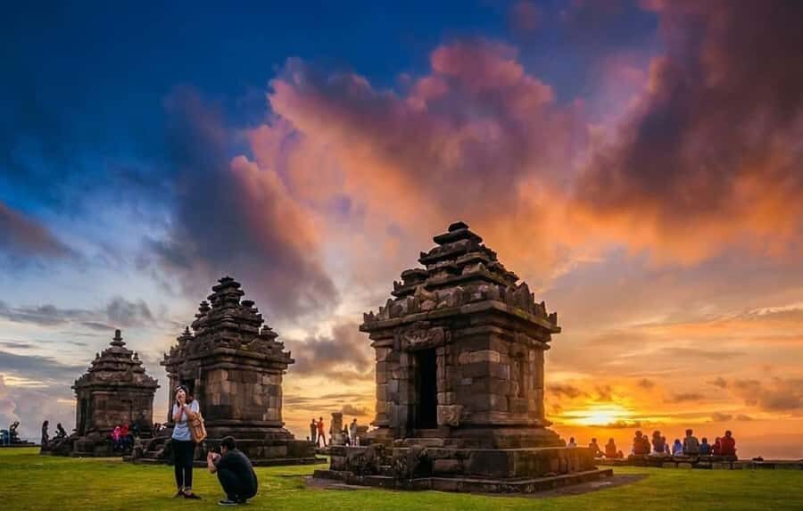 Yogyakarta: Candi Ijo Sunrise Hike and Breakfast Tour - The Itinerary in Detail: What You Can Expect