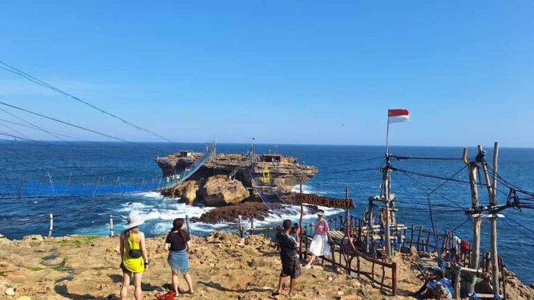 Yogyakarta: Explore Pindul Cave, Oyo River & Timang Beach - An In-depth Look at the Tour