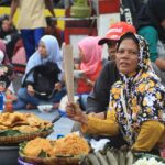 Yogyakarta: Morning Breakfast and Market Experience - Starting at the Heart of Yogyakarta: Tugu Monument