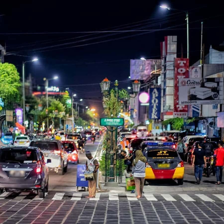Yogyakarta: Night Walking & Street Food Tour - Exploring Yogyakarta at Night: What the Tour Covers
