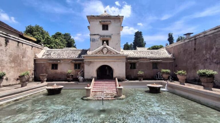 Yogyakarta: Palace & Tamansari with unique transportation - Transportation: Quirky, Local, and Practical