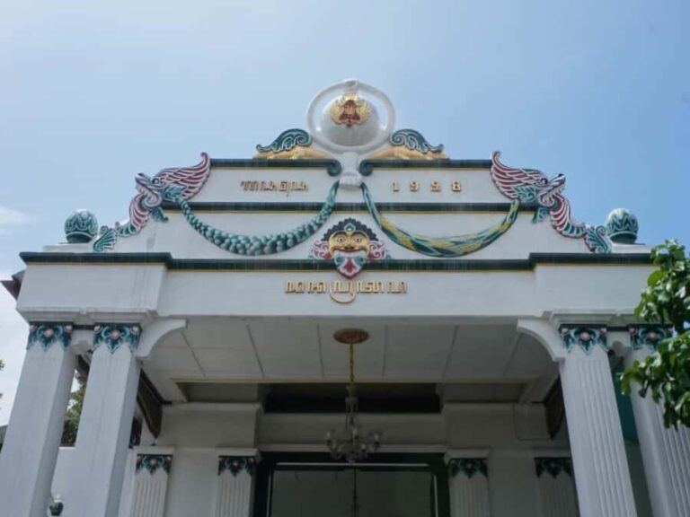 Yogyakarta: Private Royal Palace and Heritage Tour - Exploring the Heart of Yogyakarta: The Itinerary in Detail