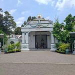 Yogyakarta: Sultan Palace and Water castle Guided Tour - Practical Aspects of the Tour