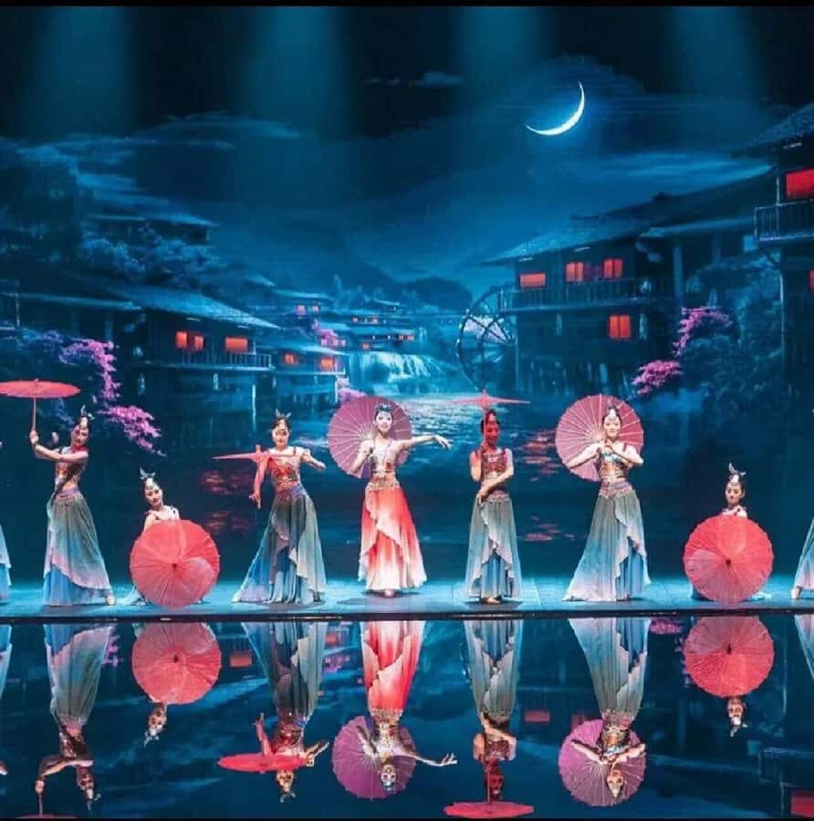 Zhangjiajie: Romantic Show with Hotel Transfer - Who is this experience best suited for?