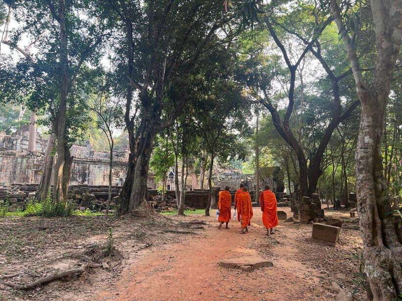 1-Day Angkor Wat Private Tour with Spanish Tour Guide. - What’s Included and What’s Not