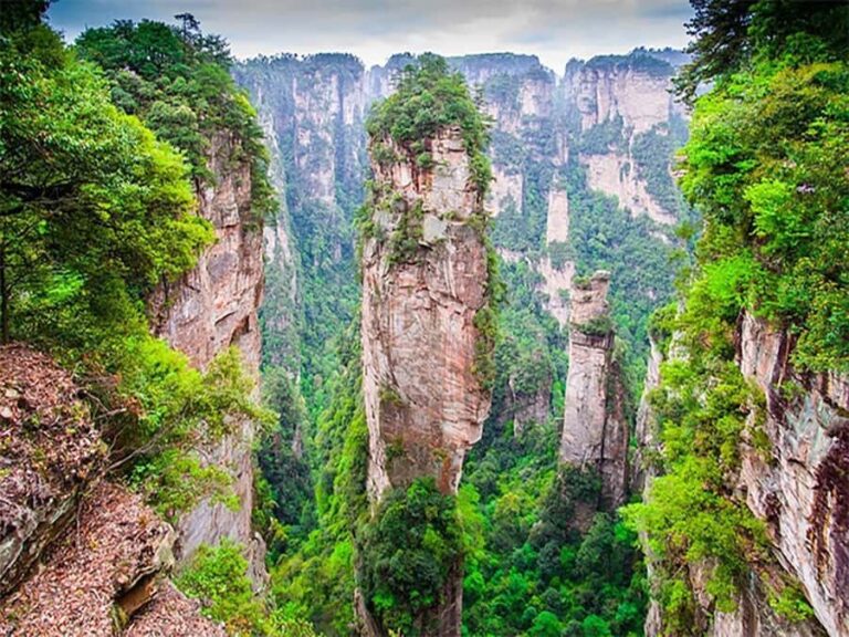 2-Day Private Tour to Mt.AVATAR & Glass Bridge & Mt.Tianmen - A Deep Dive into the Experience
