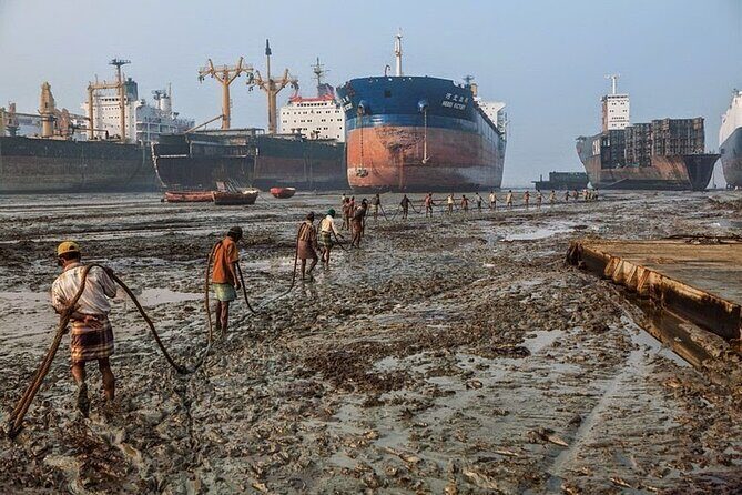 2 Day Shipbreaking Yard Tour from Dhaka - Day 2: The Heart of Shipbreaking