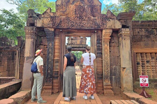 2 Days Tour in Siem Reap including Lunch, Dinner & Apsara Show - Transportation & Group Size