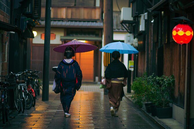 A Stroll Through Old Kyoto Geisha at Dusk - What Sets This Tour Apart?