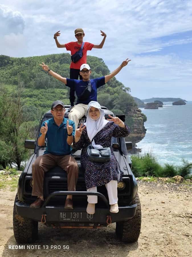 adventure to Jomblang cave & Timang Beach with a 4x4 jeep - Practical Details & Tips