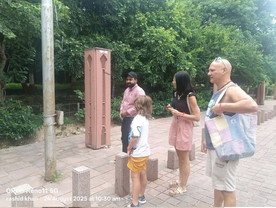 Agra: Agra Fort Private Guided Tour with Squirrel Feeding - Exploring Agra Fort: Architectural Marvels & Stories