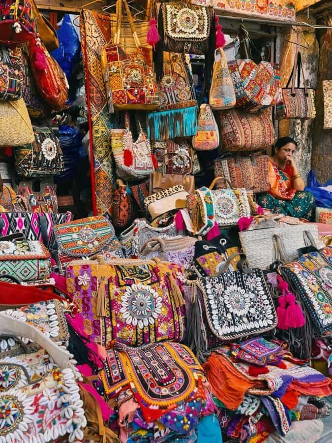 Agra: Customizable Shopping Tour with Female Expert - The Value of Guided, Trustworthy Shopping
