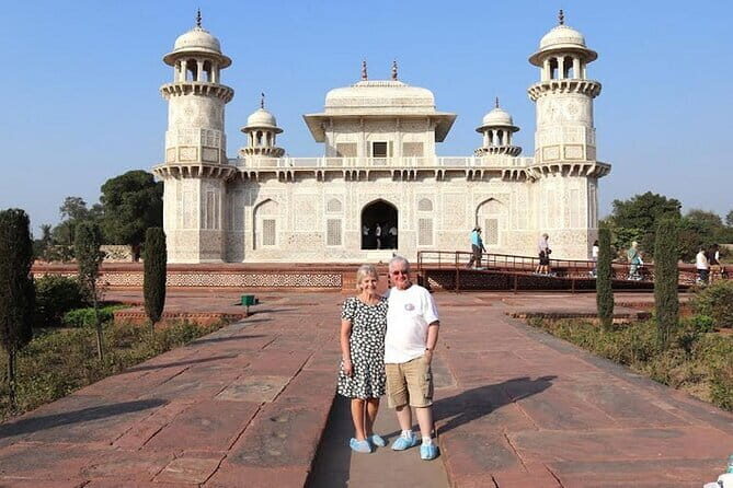 Agra Day Tour from Delhi by Private Car - Exploring Agra Fort: A Mughal Stronghold