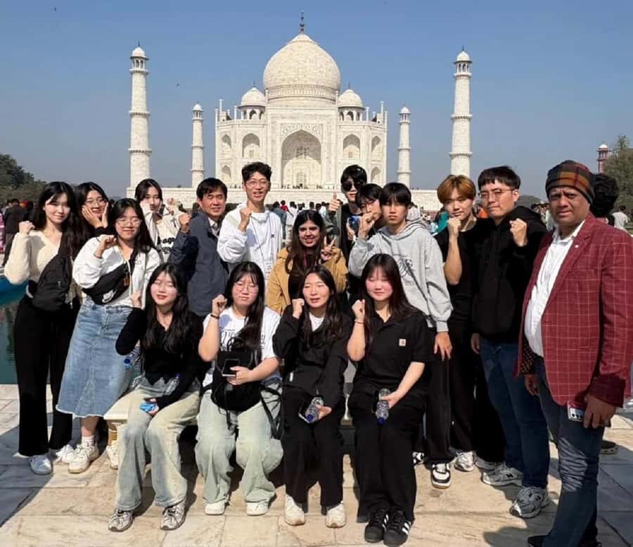 Agra: Taj Mahal Express Entry Tickets w/ Local Expert Guide - Priority Access: Skip the Queue and Enter Smoothly