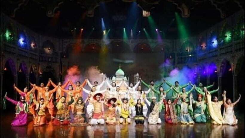 Agra: Taj Mahal Vip tickets with Mohabbat Show in Evening. - FAQs