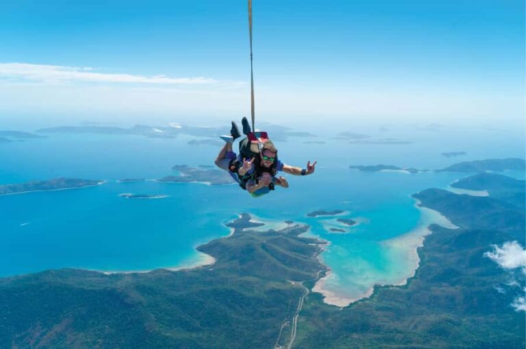 Airlie Beach: Tandem Skydive over the Whitsundays - The Jump Experience