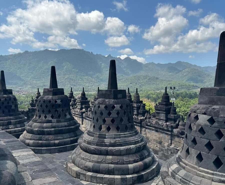 Airport Pickup Continued Borobudur or Prambanan Temple Tour - Detailed Breakdown of the Itinerary